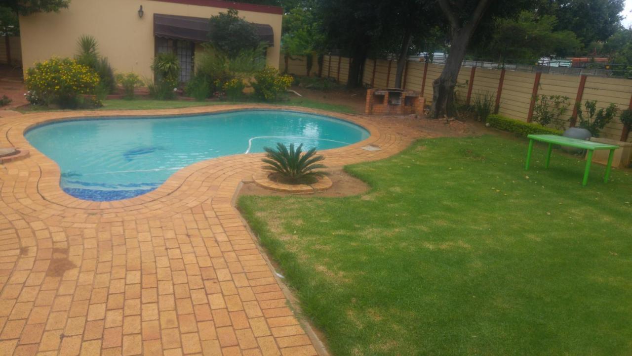 Maple Guest House Pretoria-Noord Zewnętrze zdjęcie